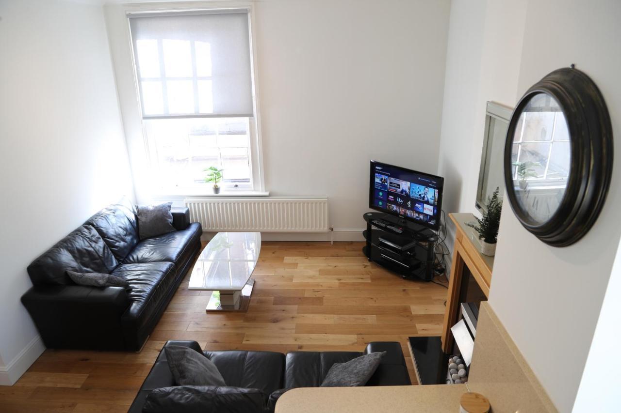 Letting Serviced Apartments - Guards View, Виндзор Экстерьер фото