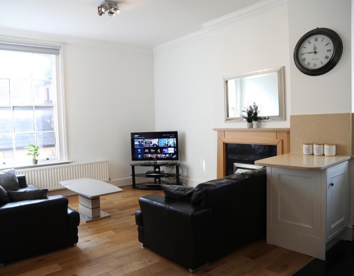 Letting Serviced Apartments - Guards View, Виндзор Экстерьер фото
