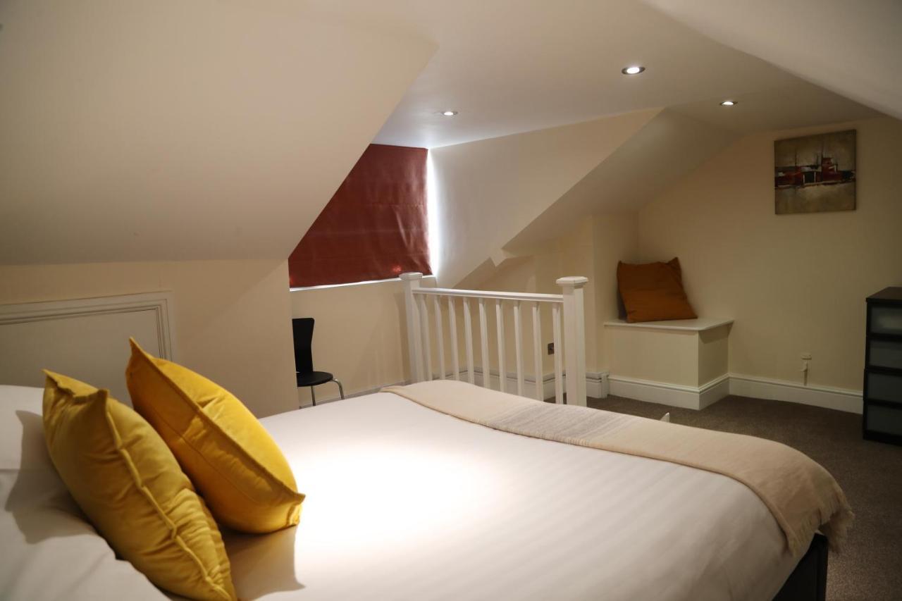 Letting Serviced Apartments - Guards View, Виндзор Экстерьер фото